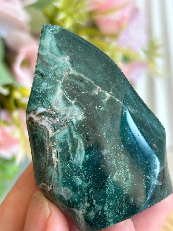Punta en forma de llama · verde oscura