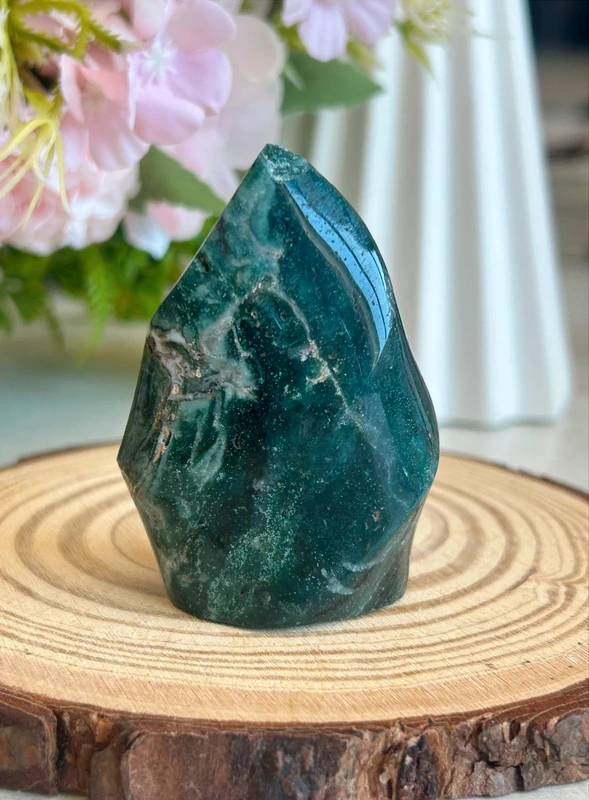 Punta en forma de llama · verde oscura