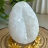 Cristal de cuarzo blanco en forma de huevo con drusa interna