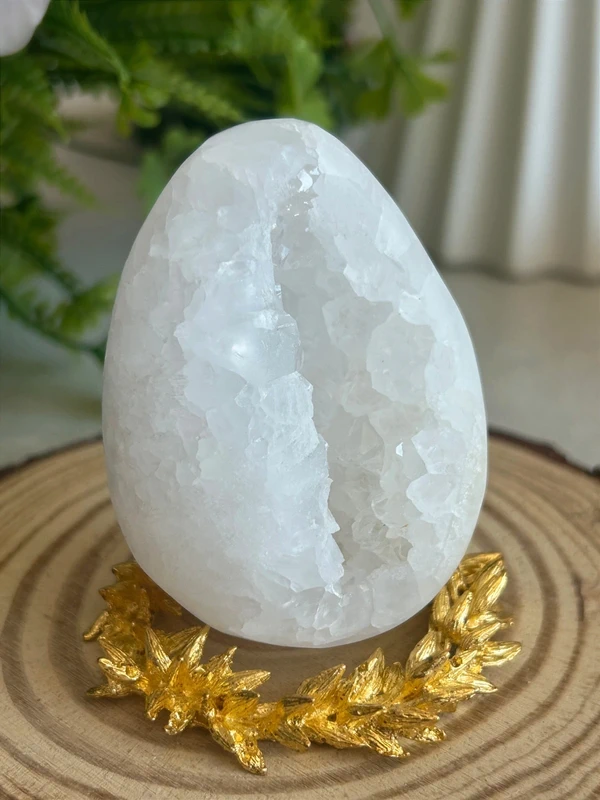 Cristal de cuarzo blanco en forma de huevo con drusa interna