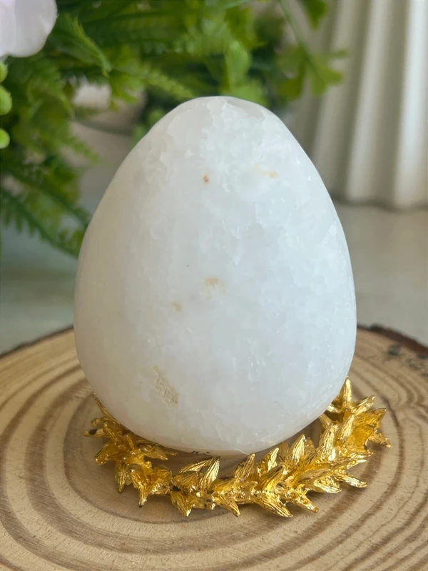 Cristal de cuarzo blanco en forma de huevo con drusa interna
