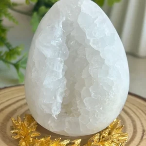 Cristal de cuarzo blanco en forma de huevo con drusa interna