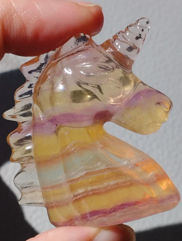 1775492297.webp Unicornio de fluorita multicolor