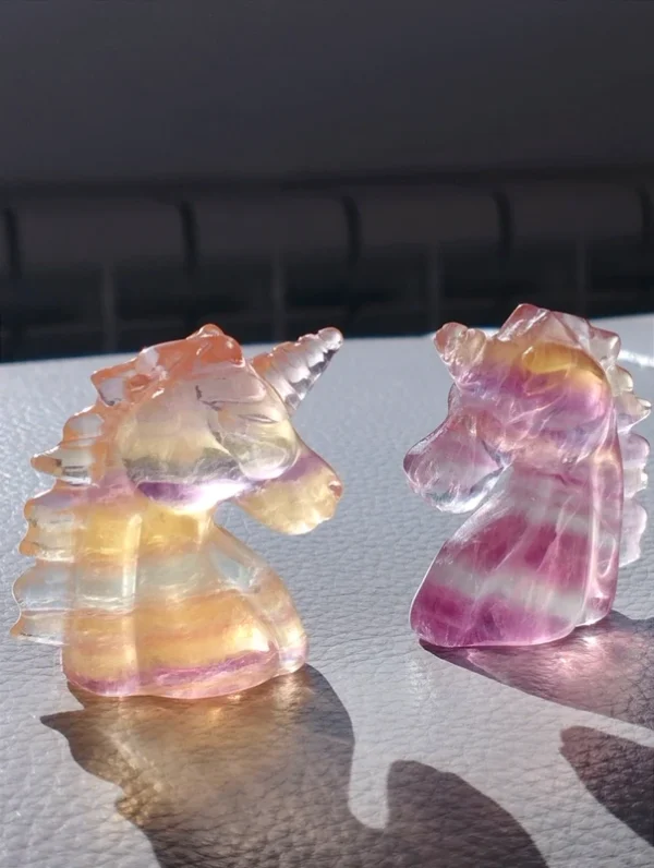 1775511154.webp Unicornio de fluorita multicolor