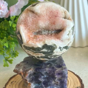 Esfera de ágata musgosa con drusas rosa