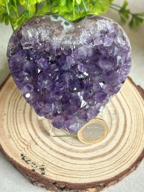 Corazón de amatista natural · drusa sobre ágata gruesa