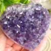 Corazón de amatista natural · drusa sobre ágata gruesa