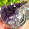Corazón de amatista natural · drusa sobre ágata gruesa
