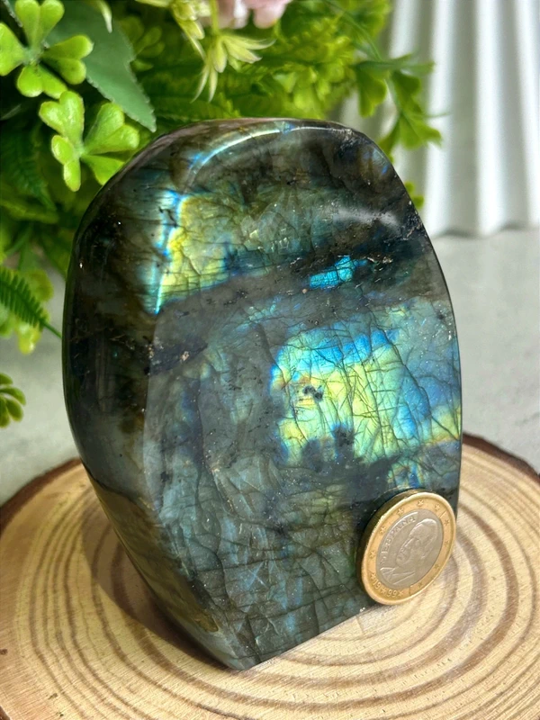 Labradorita decorativa natural · reflejos verde-dorado