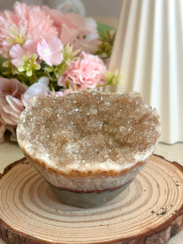 Agate bowl with golden flower-shaped druzy • Elegant decoration
