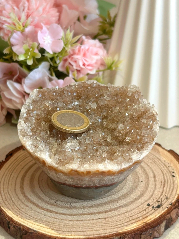 Agate bowl with golden flower-shaped druzy • Elegant decoration