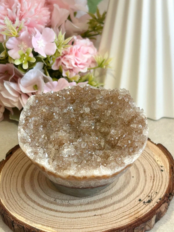 Agate bowl with golden flower-shaped druzy • Elegant decoration