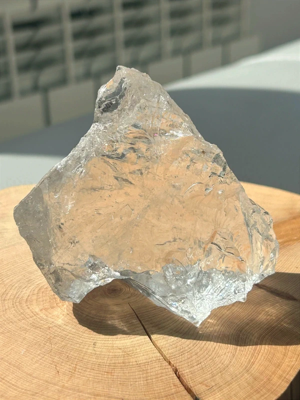 1776014245.webp Clear Quartz (Rock Crystal) · alta transparencia con arcoíris natural