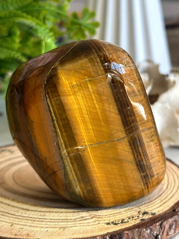 Decorative piece of natural tiger's eye