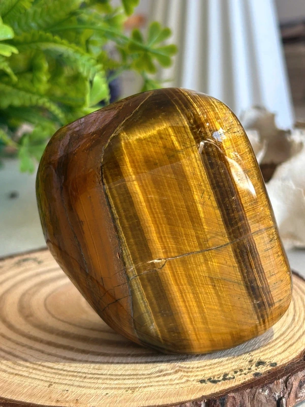 Decorative piece of natural tiger's eye