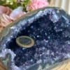 Geoda de amatista morada intensa • pieza decorativa de escritorio