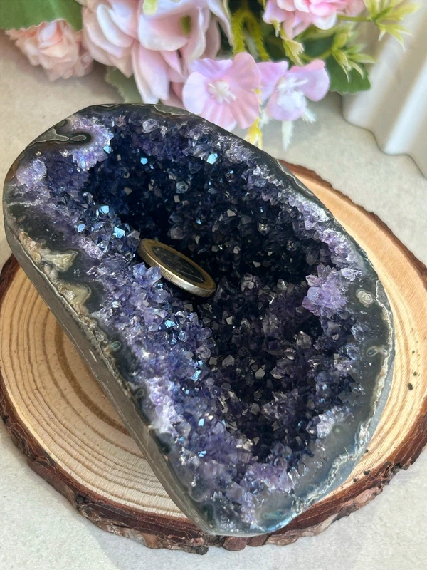Geoda de amatista morada intensa • pieza decorativa de escritorio