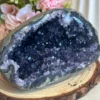 Geoda de amatista morada intensa • pieza decorativa de escritorio