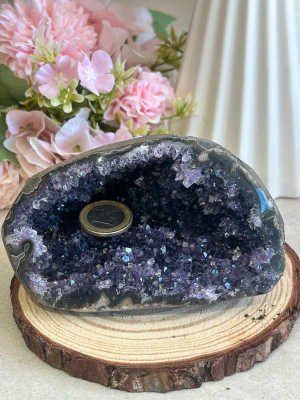 Geoda de amatista morada intensa • pieza decorativa de escritorio