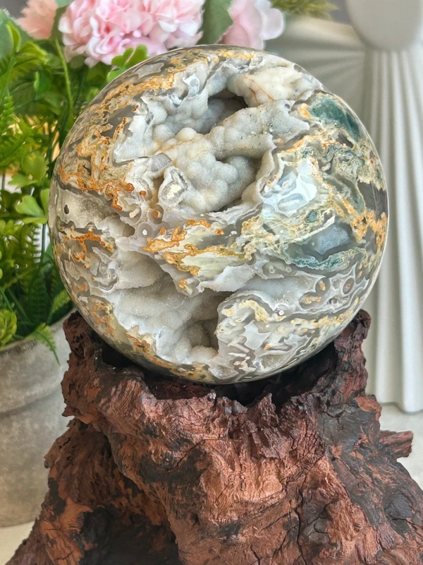 Gran esfera de ágata tipo lace con geodas naturales