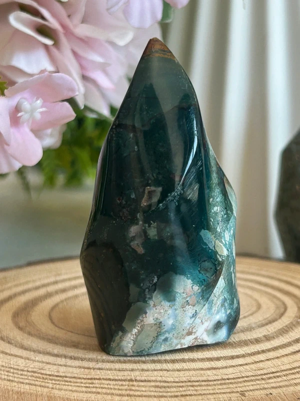 Punta en forma de llama · jaspe verde
