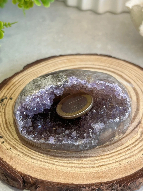 Geoda de amatista con cavidad profunda