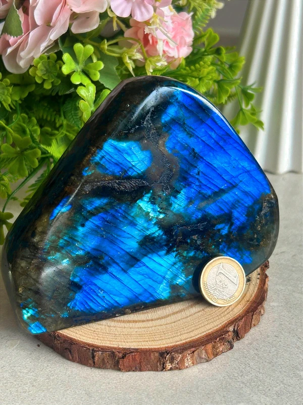 1776630817.webp Intense Blue Labradorite Decorations