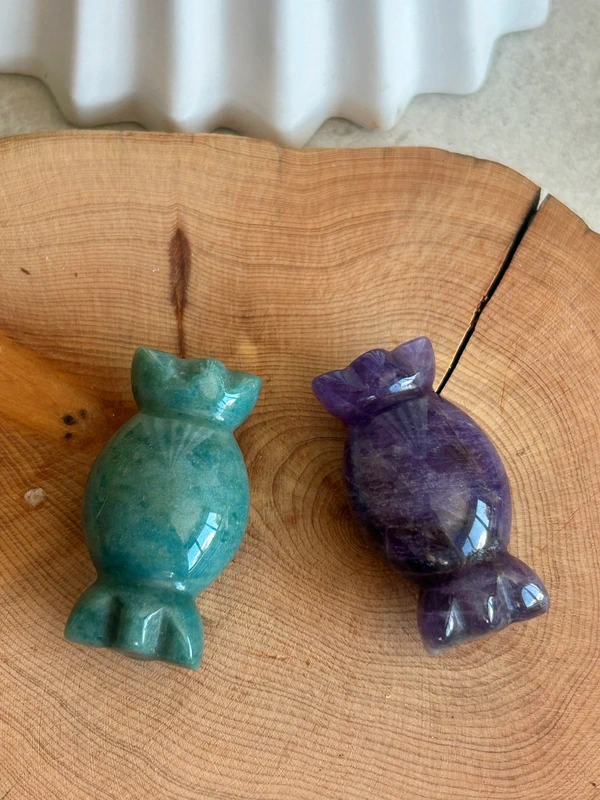 Candy-shaped figure in natural stone • Amazonite / Amethyst