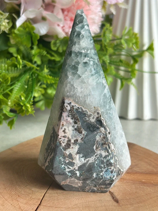 1776763722-2.webp Natural green agate point