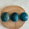 Apatita azul piedra de mano natural