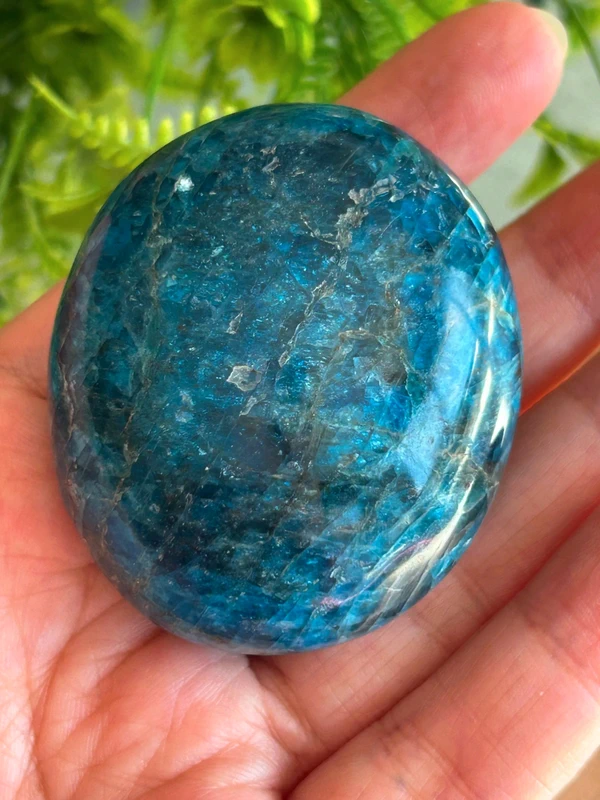 Apatita azul piedra de mano natural