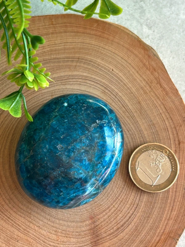 Apatita azul piedra de mano natural