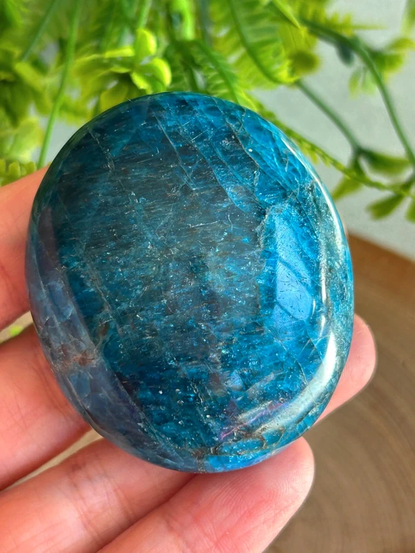 Apatita azul piedra de mano natural