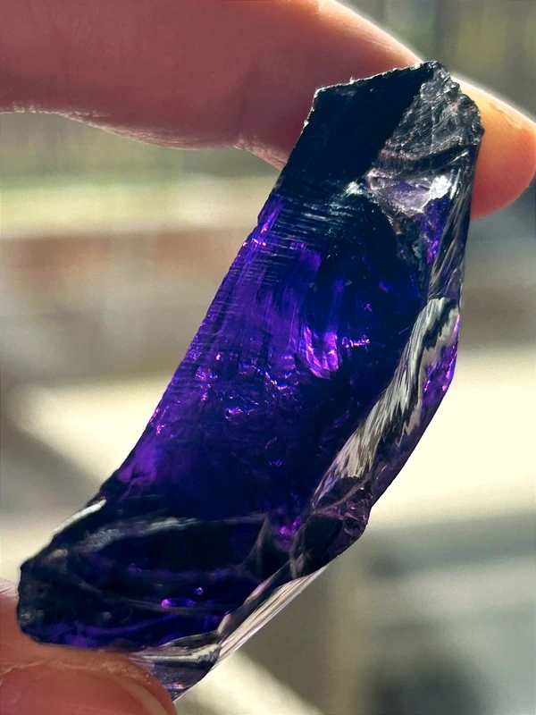 Andara violet amethyst · very luminous and transparent crystal