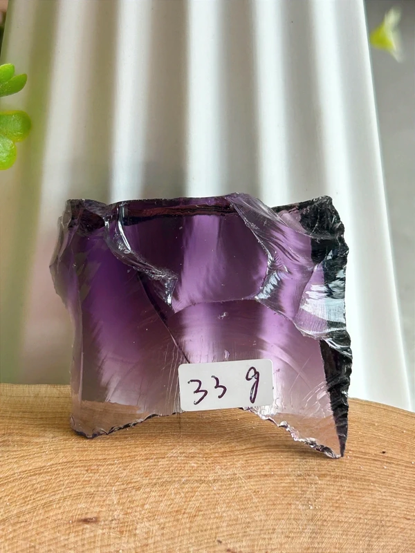 Andara violet amethyst · very luminous and transparent crystal