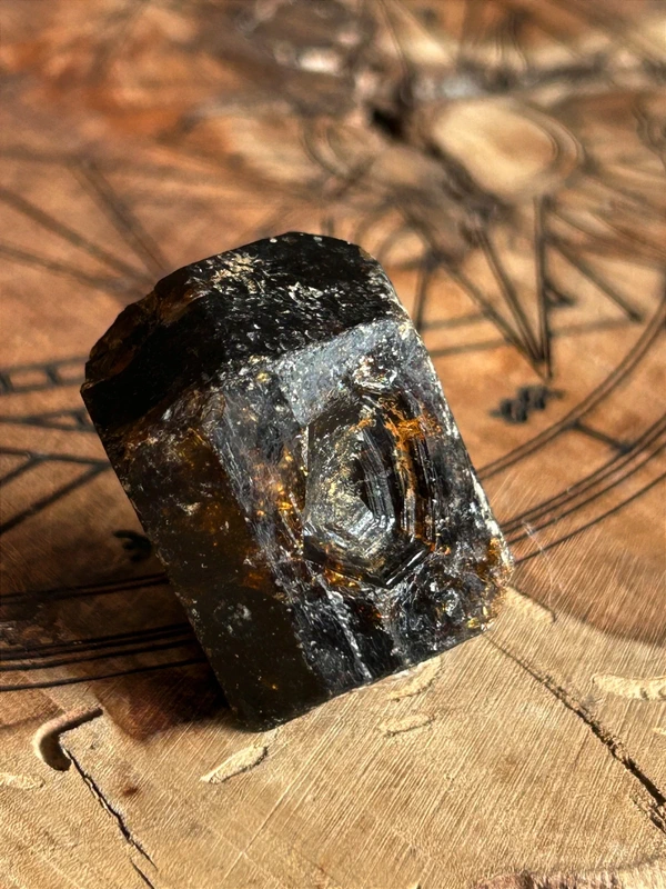 1777155202-1.webp Black tourmaline • God's footprint • natural golden tones