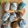 Piedras de palma en cristal de jaspe oceánico