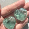 Corazones de fluorita verde menta • Cristal natural