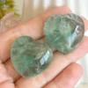 Corazones de fluorita verde menta • Cristal natural