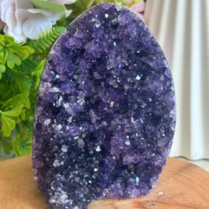 Amatista natural intensa 💜 formación abierta con relieve