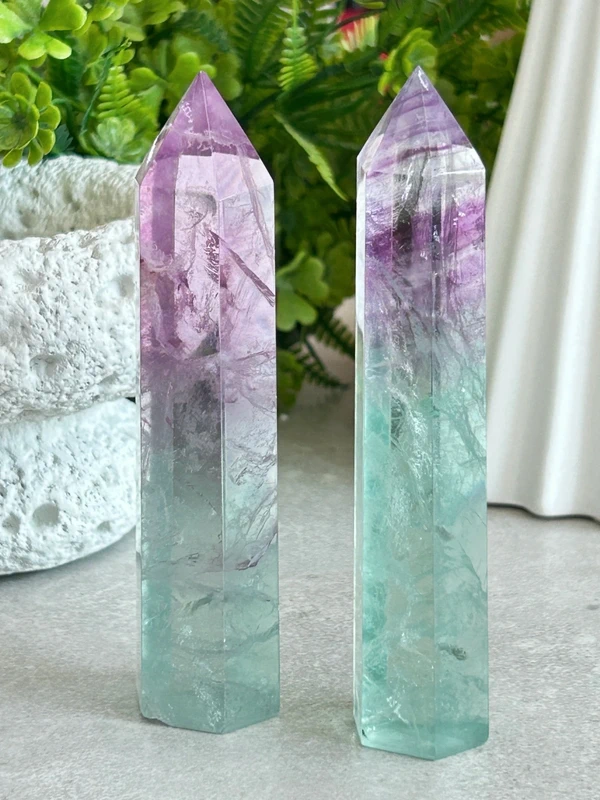Bicolor column fluorite