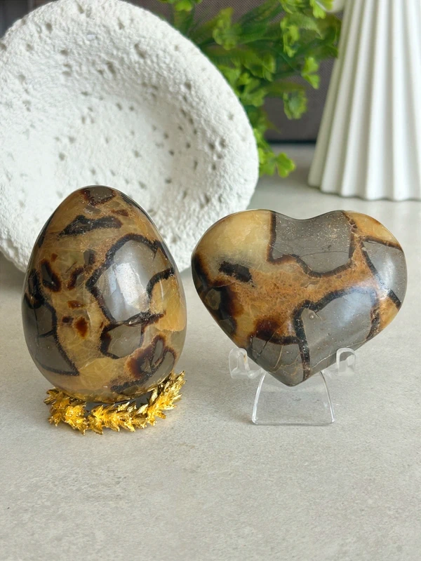 1777810719-2.webp Large Natural Septarian Dragon Heart