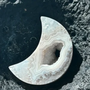Luna de ágata blanca • Cavidad cristalina natural