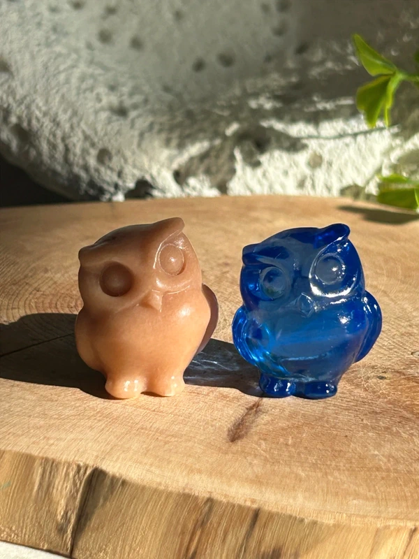 Búhos tallados
