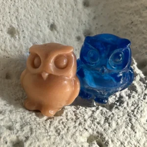 Búhos tallados