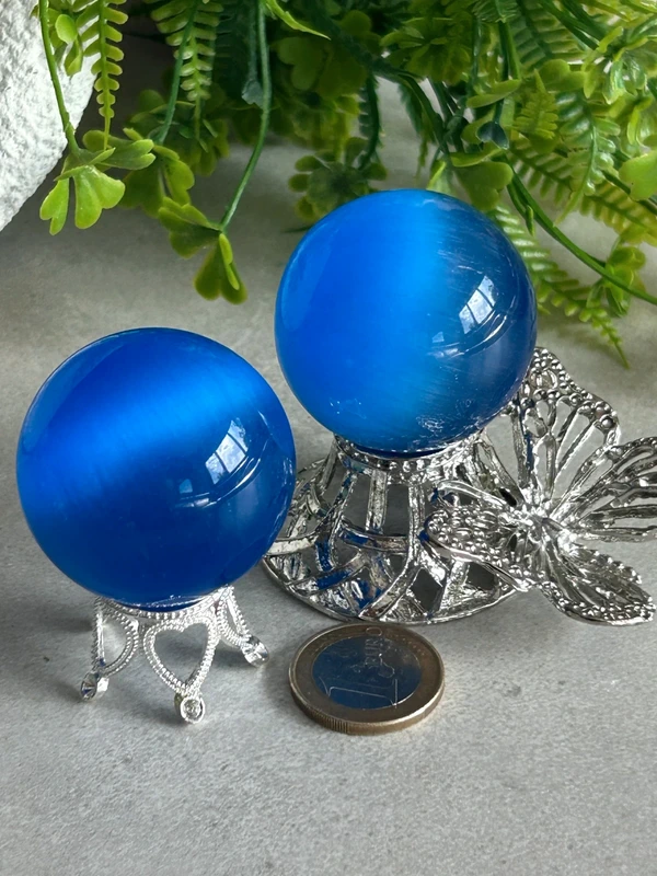 Deep blue cat's eye sphere