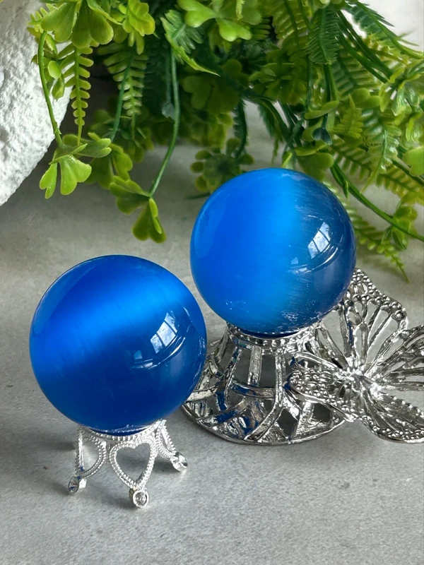 Deep blue cat's eye sphere