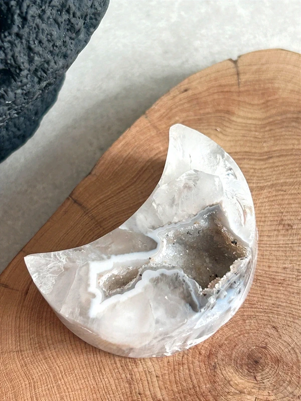 1778107470-2.webp Moon in natural crystalline white agate