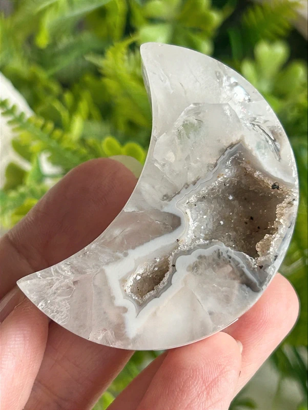 1778107470-3.webp Moon in natural crystalline white agate