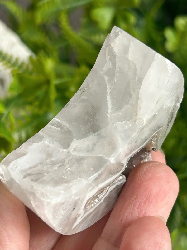 1778107470-4.webp Moon in natural crystalline white agate